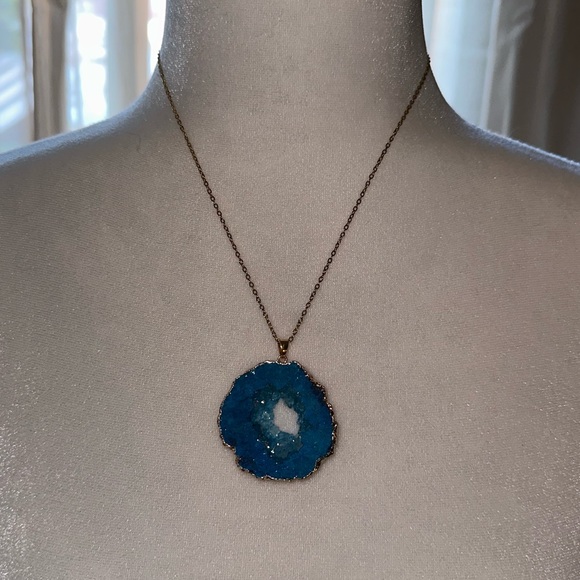 Blue Amethyst Crystal Quartz Druzy Pendant Gold Tone plated Necklace - Picture 7 of 10